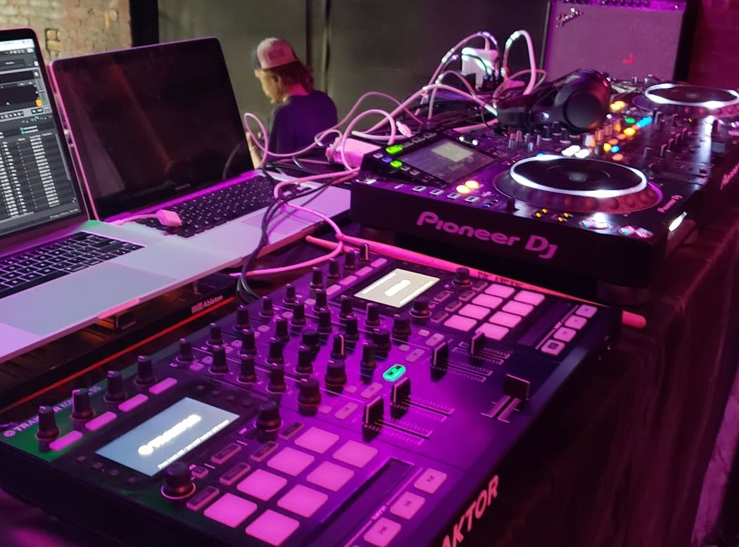 DJ SUV (Reprazent) on NYE by Driven AM 3