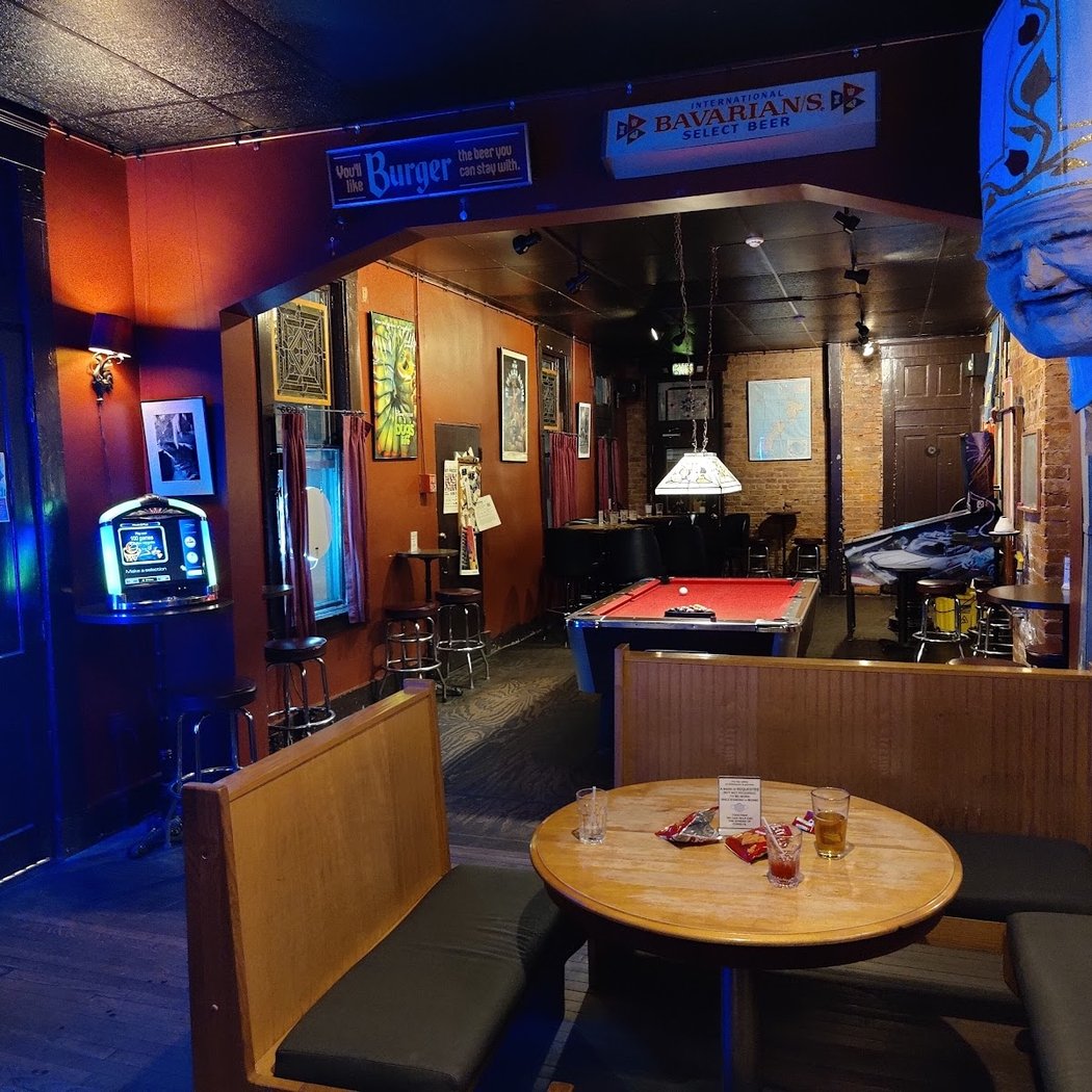 Crazy Fox Saloon 3