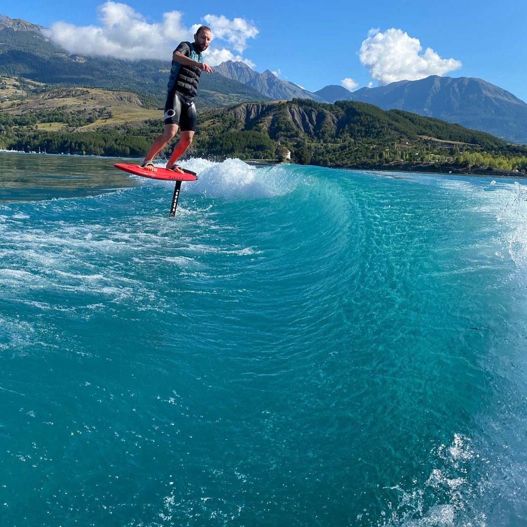 Nautic B - Surf School Foil / Wake Foil/ Wakeboard / Ski Nautique & Bouée Tractée Serre Ponçon 2