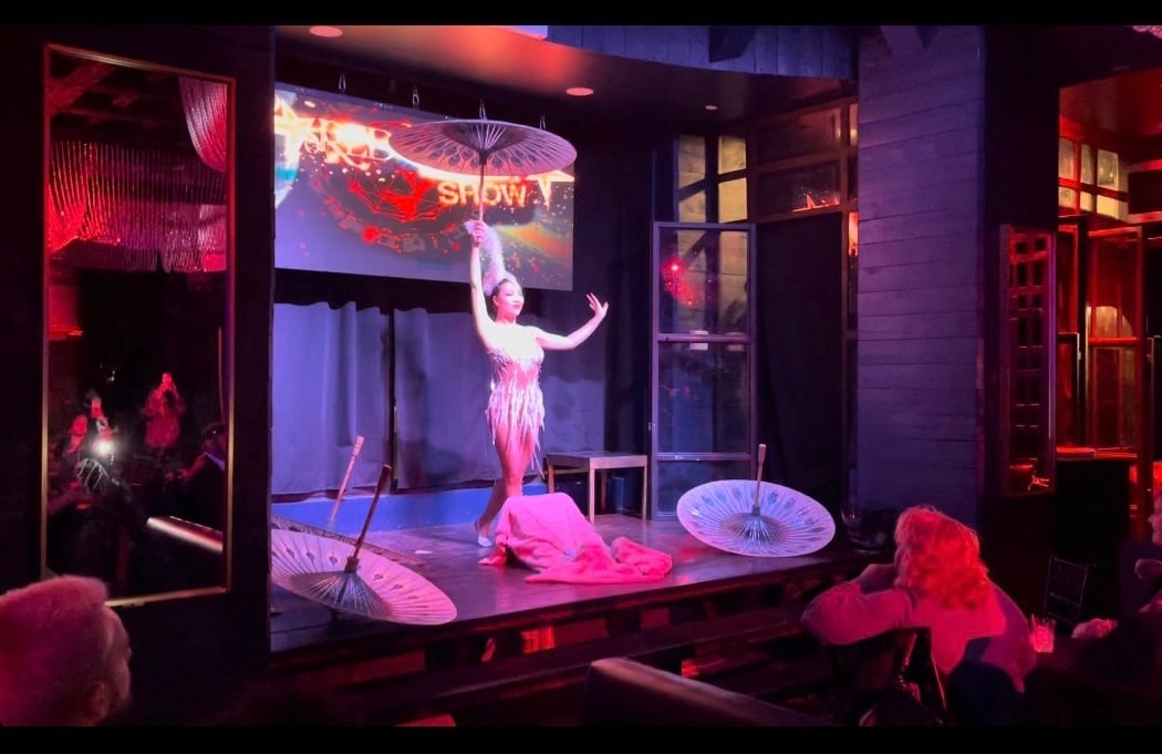 Red Velvet Burlesque & Cabaret Dinner Show NYC 3