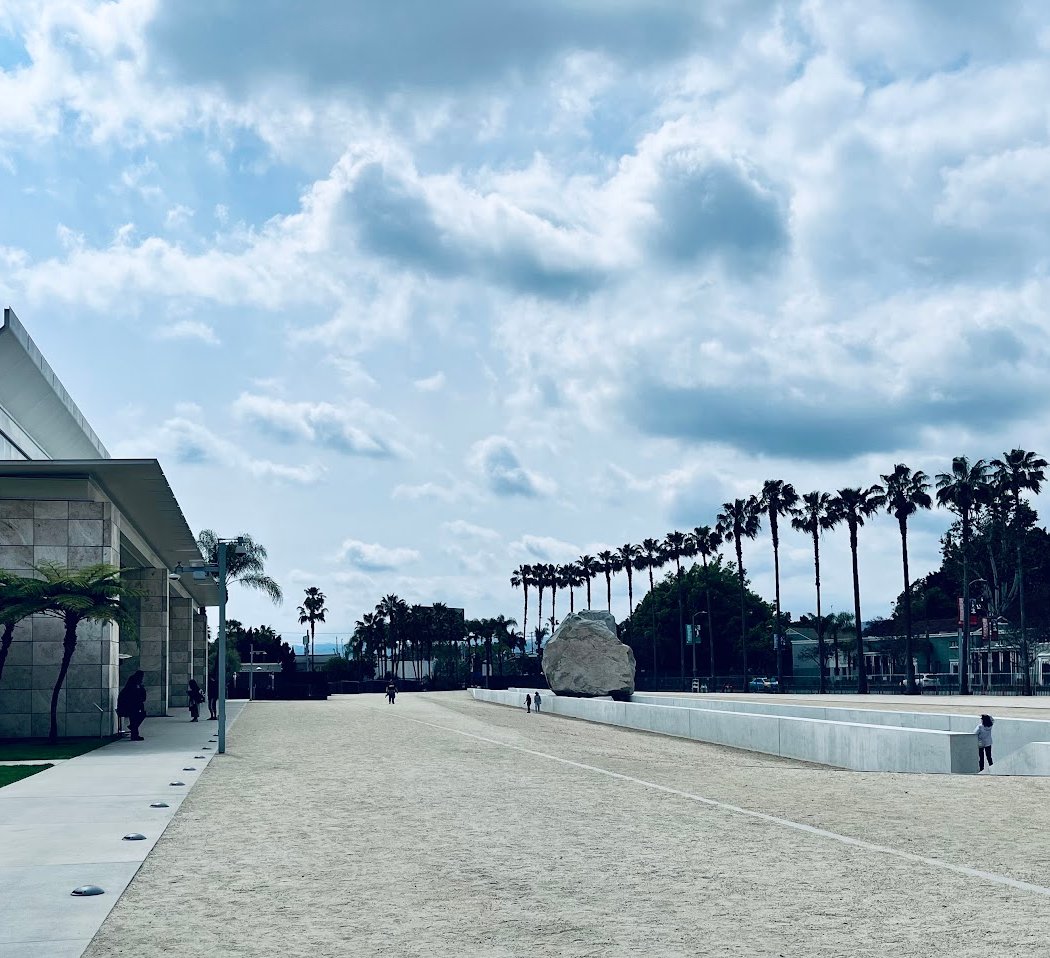 Public Art "Levitated Mass" 3