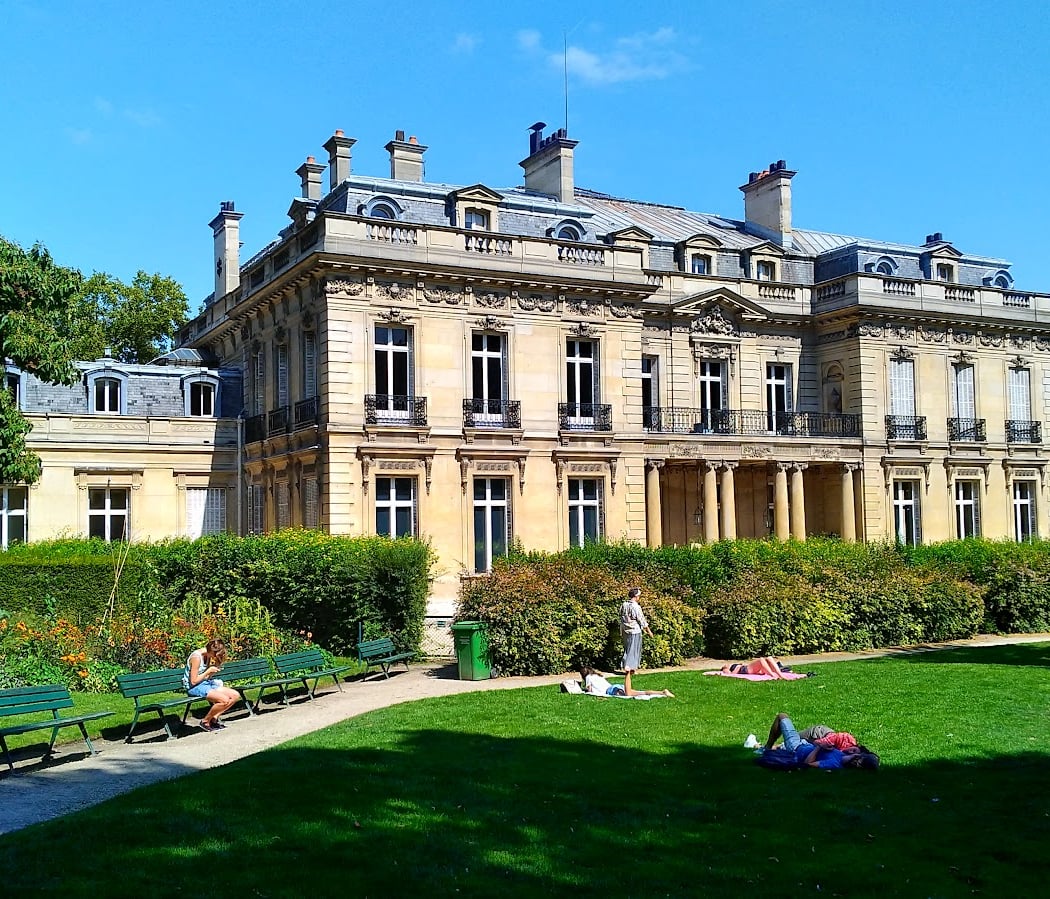 Garden of the Hôtel Salomon de Rothschild 1