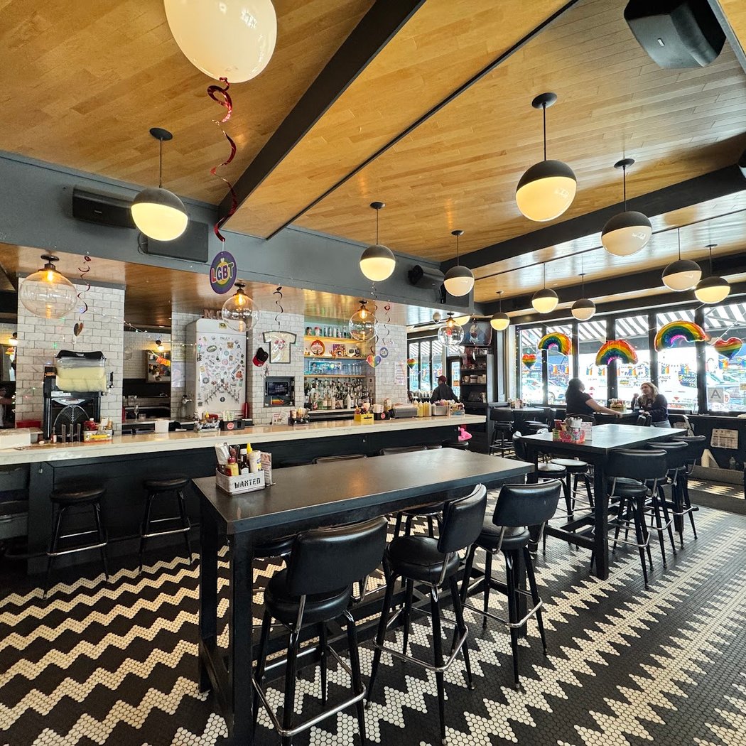 Mom's Kitchen and Bar 3