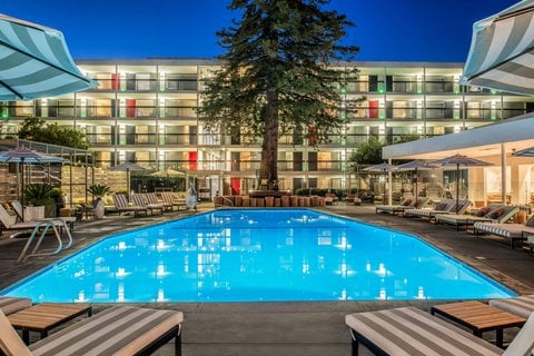 Hotel Paradox: New Year's Eve 2