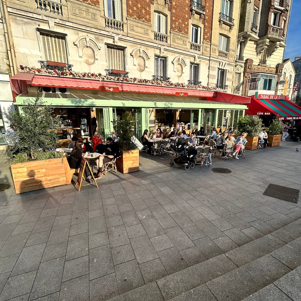 Happy Hour at Café Pauly 4
