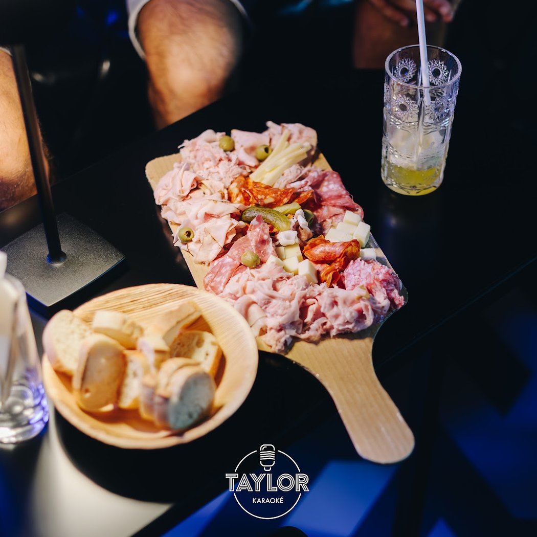 Taylor Bar à cocktails & Karaoké Box 3