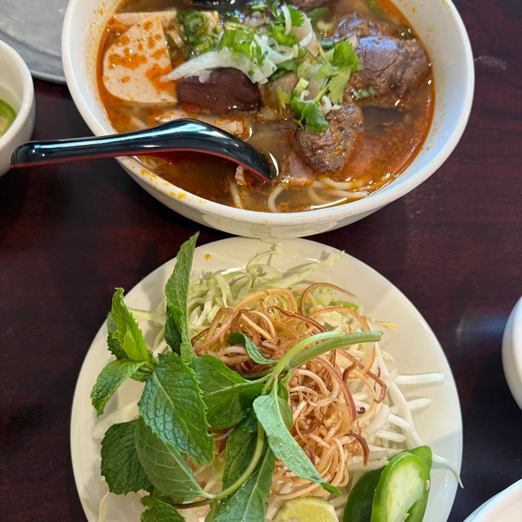 Bún Bò Huynh Dining 3
