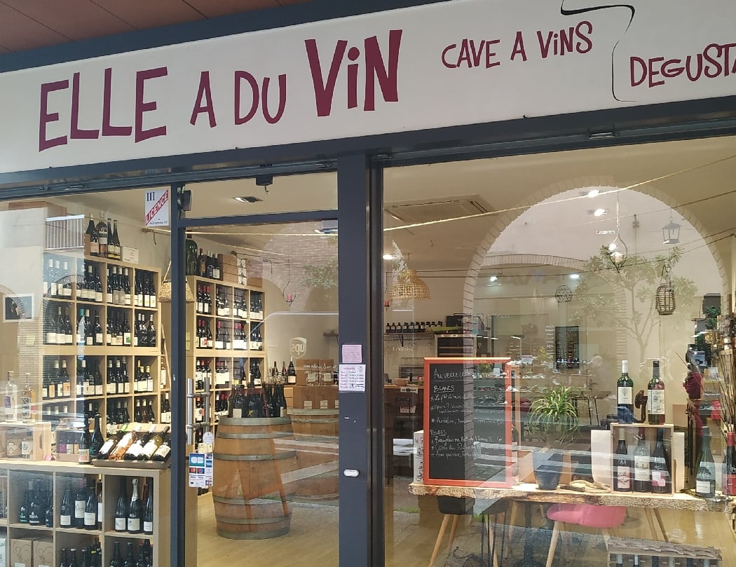 Elle a du Vin Cachan 2