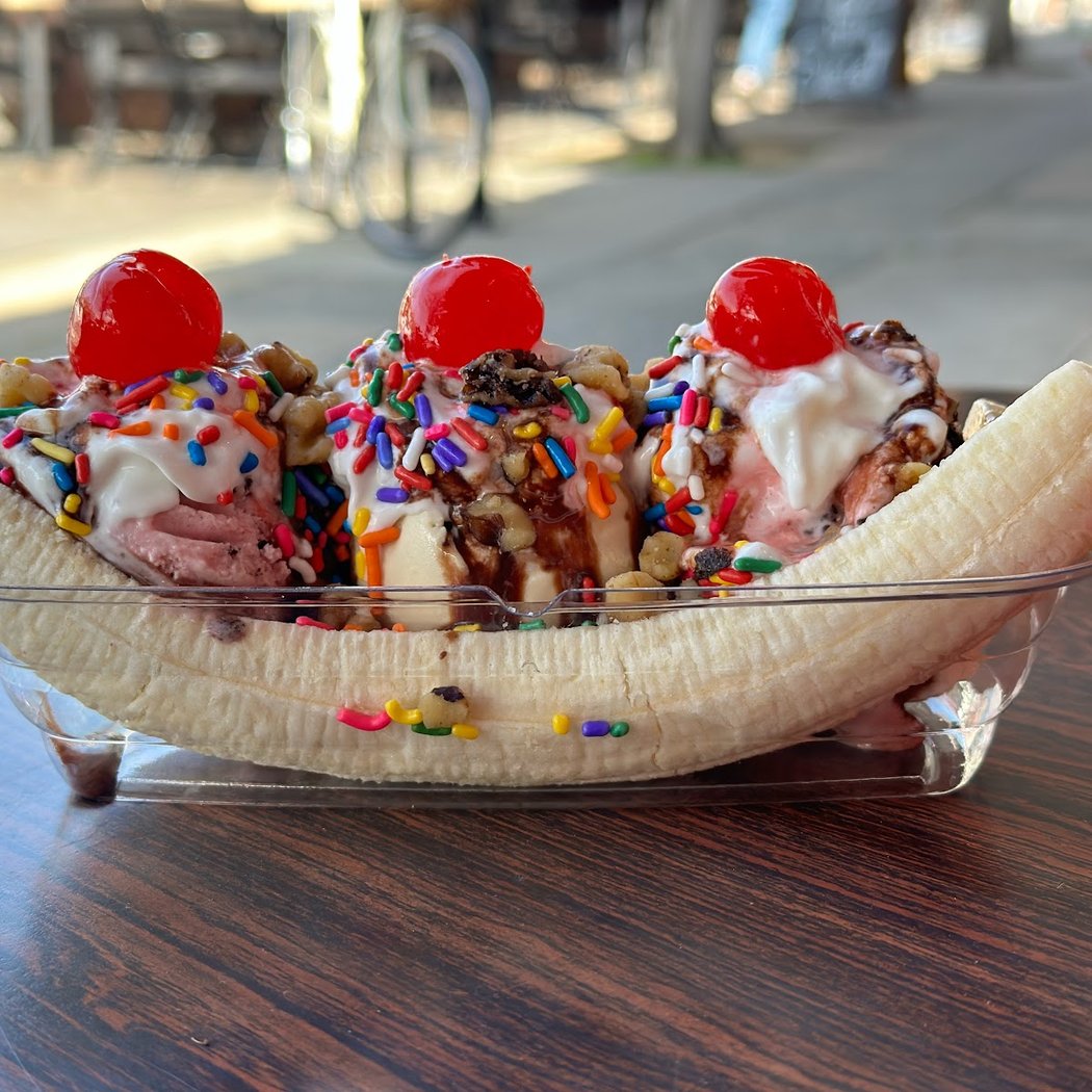 Mis Raices “Coffee & Ice cream Shop” 1