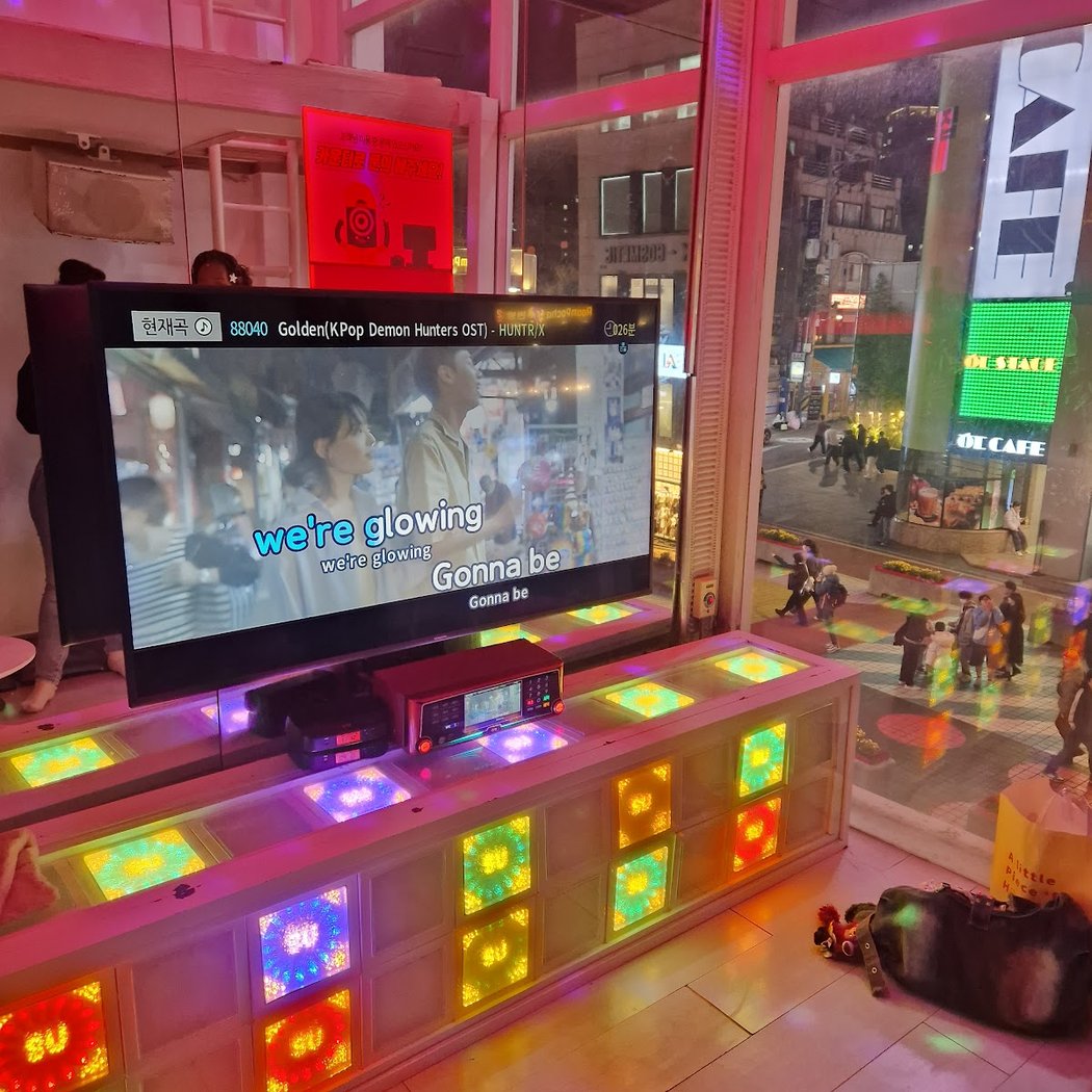 Soo Karaoke club Hongdae luxury branch 1