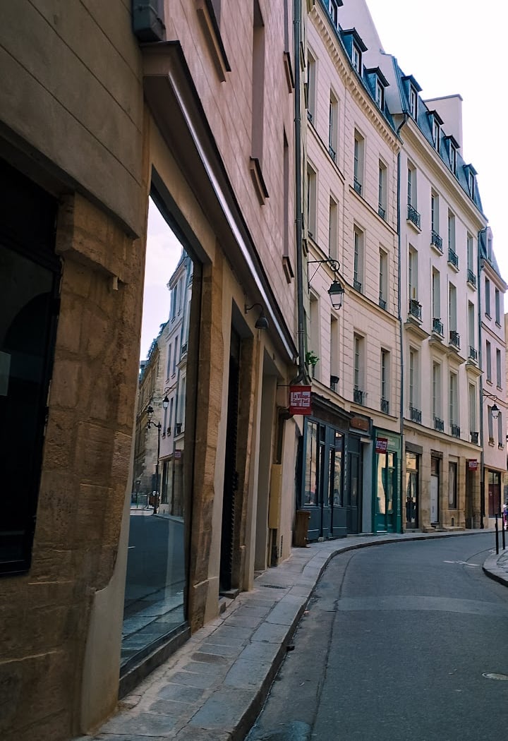 Explore Saint-Paul Village 3