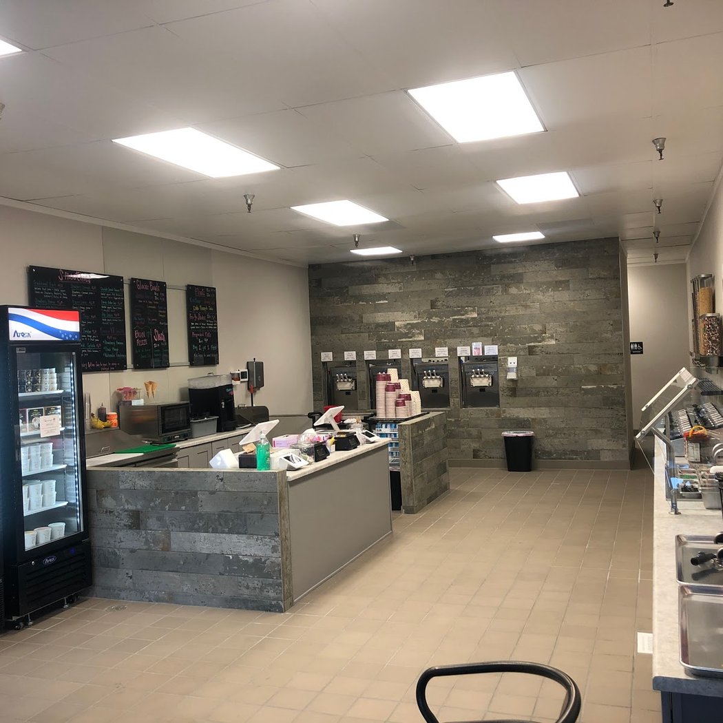 Toppings frozen yogurt and smoothie bar 2