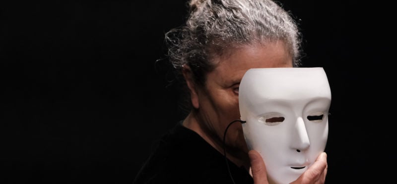Le masque neutre à fleur de peau 1