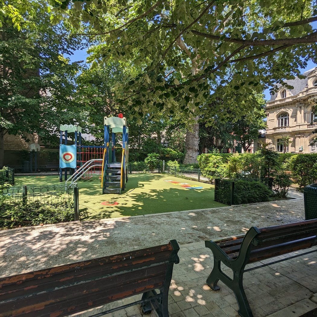 Square de l’ancienne bibliothèque 2