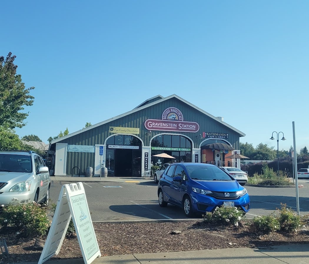 A BOUTIQUE MARKETPLACE 2