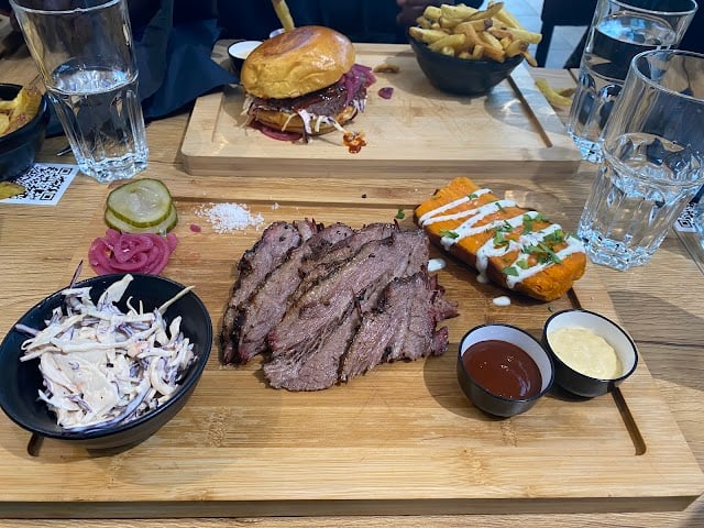 CaveMan's BAR-B-QUE 3