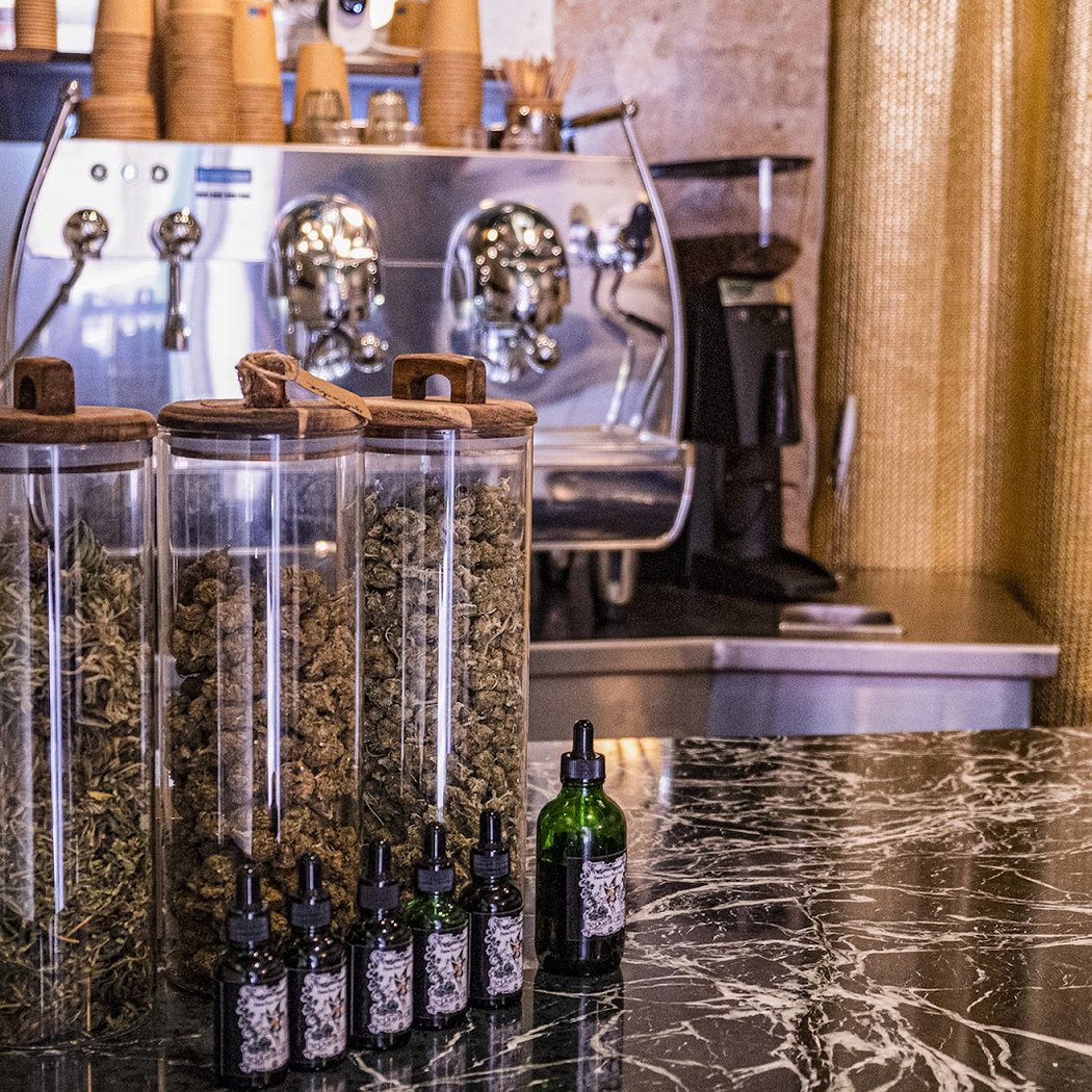 Fior di Caffè - Pizza, Coffee & CBD Shop Pigalle 3