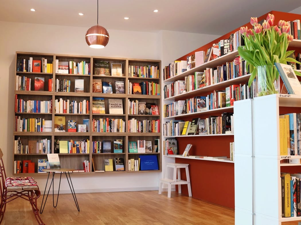 1002F (mille et deux feuilles) Buchhandlung