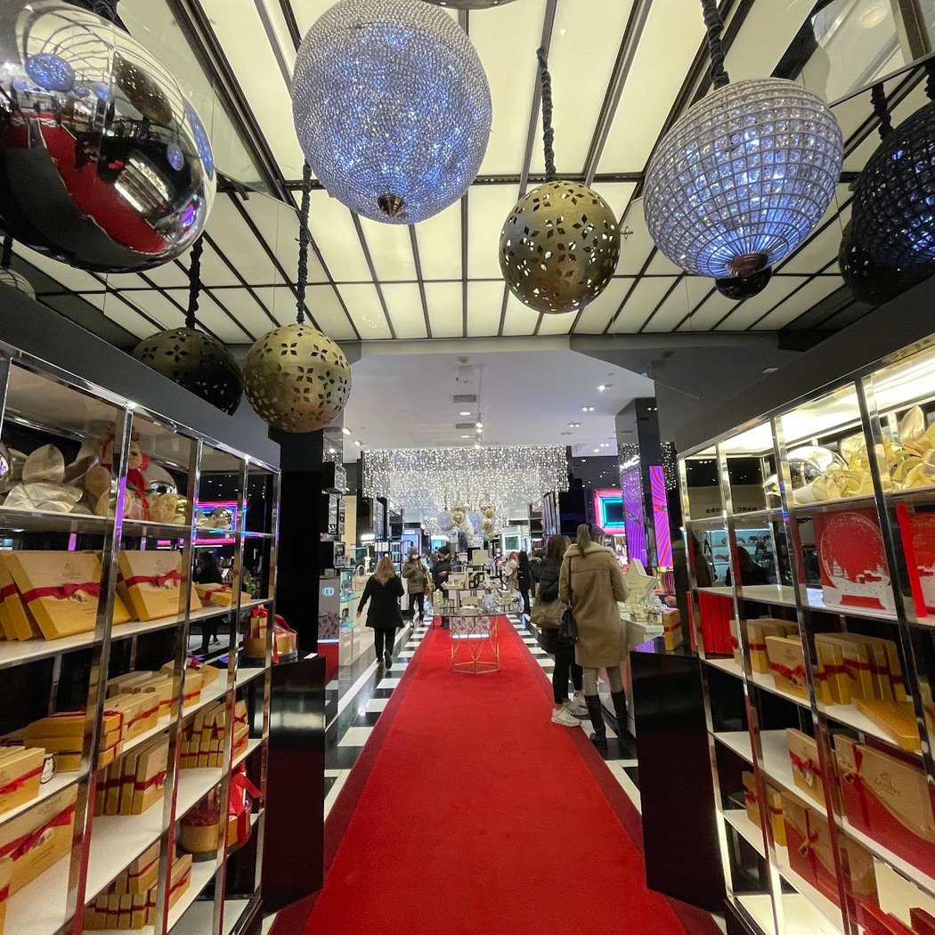 Bloomingdale's 5