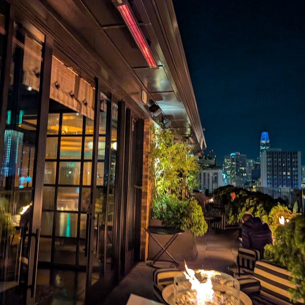 Layover, a Rooftop Happy Hour 3