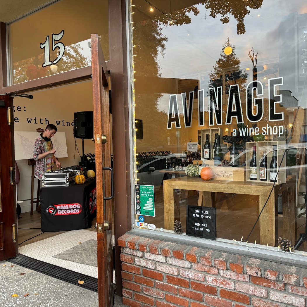 Avinage - a wine shop 2