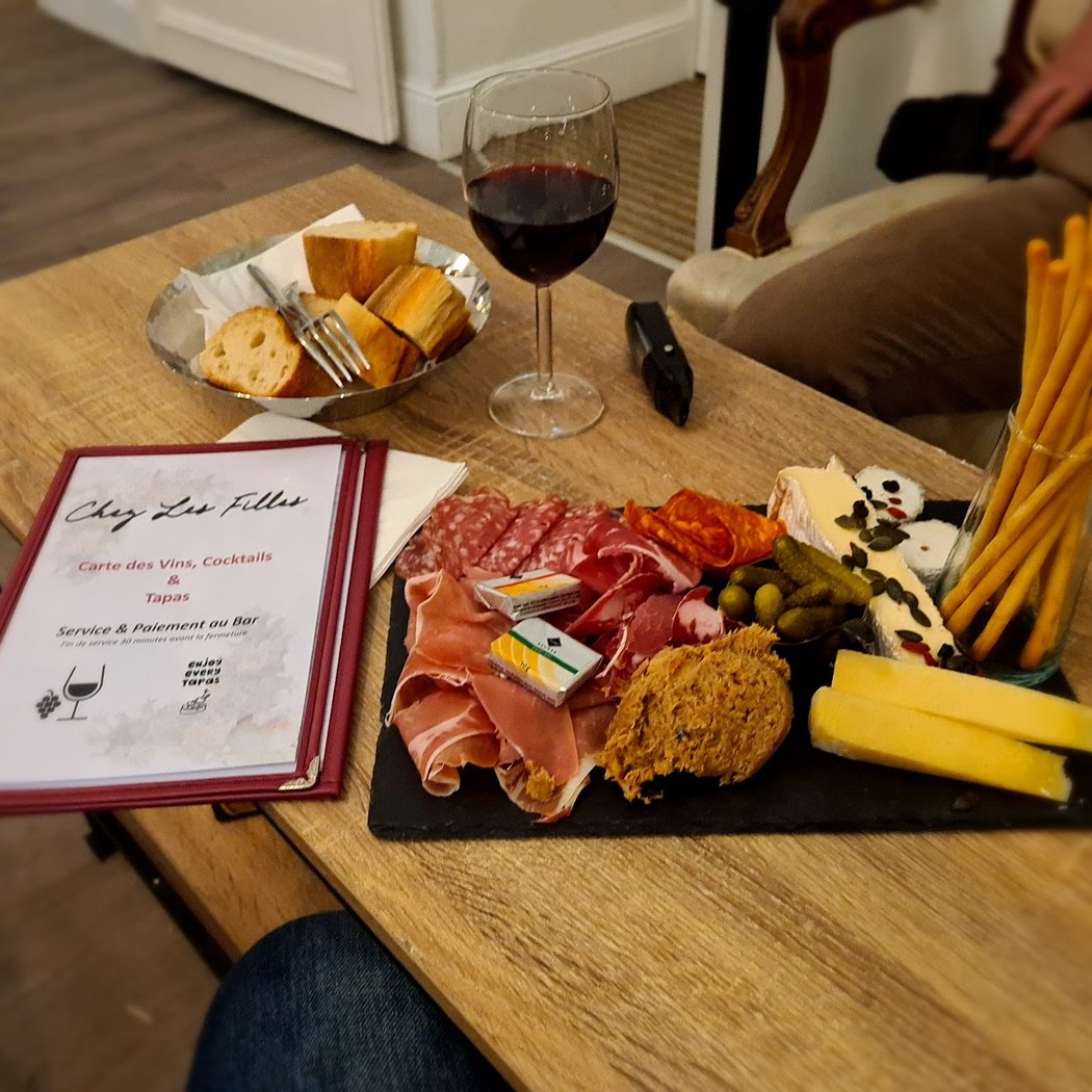 Chez Les Filles - Bar à Vin, Cocktails & Tapas 1