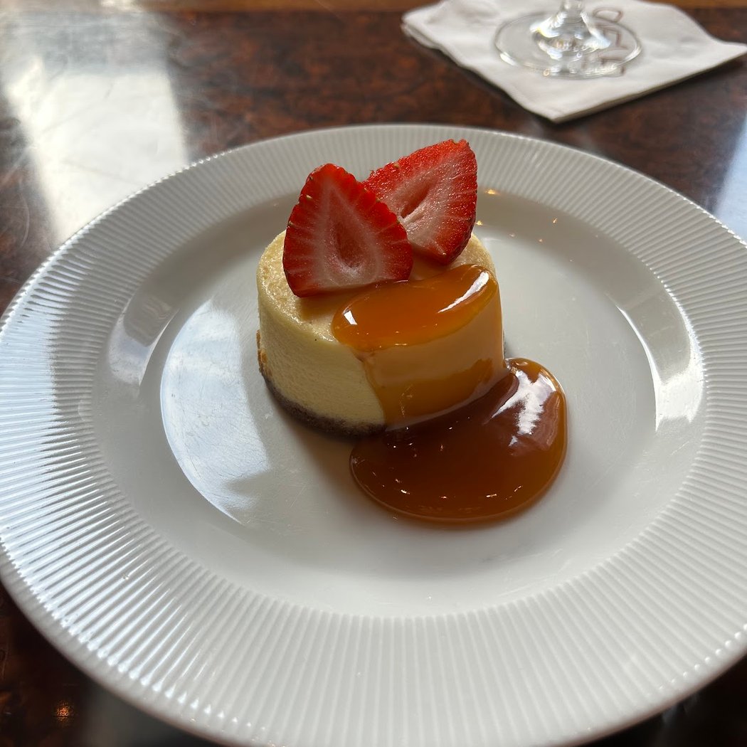 OneUp Restaurant & Lounge 1