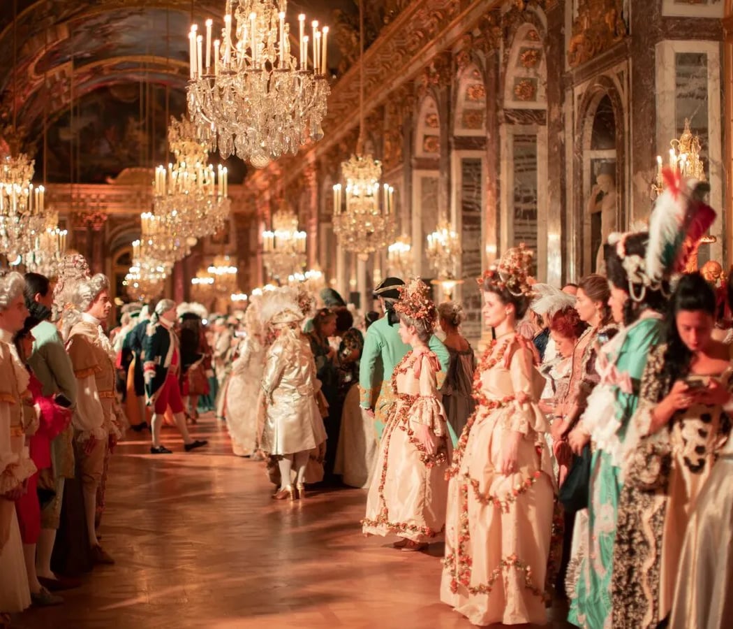 Soirée costumée dans la Galerie des Glaces 1