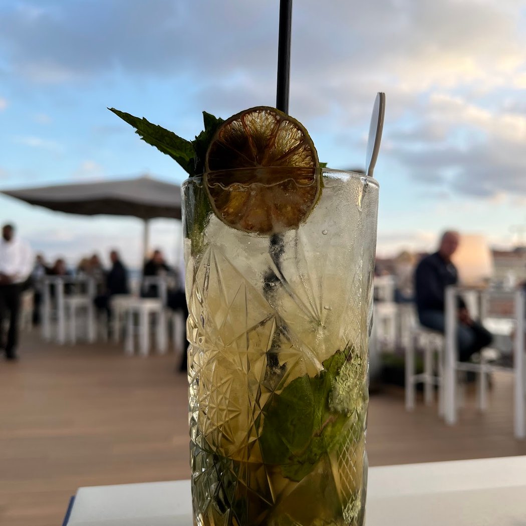 ROOFTOP Bar - Hotel Mundial 3