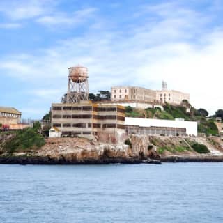 Inside Alcatraz Tour + 1-Hour Cruise 2