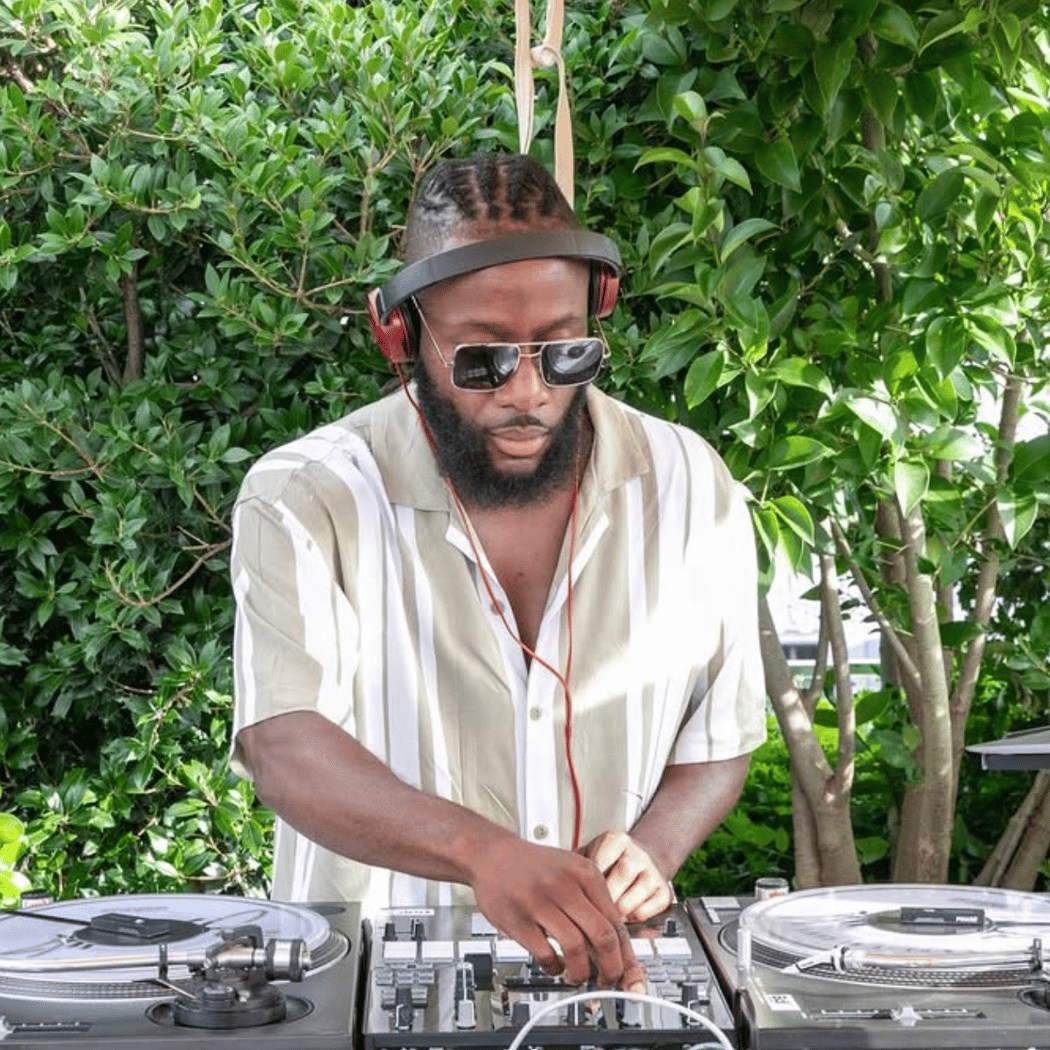 DJ set & live entertainment 1