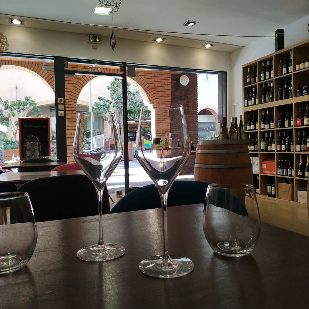Elle a du Vin Cachan 1