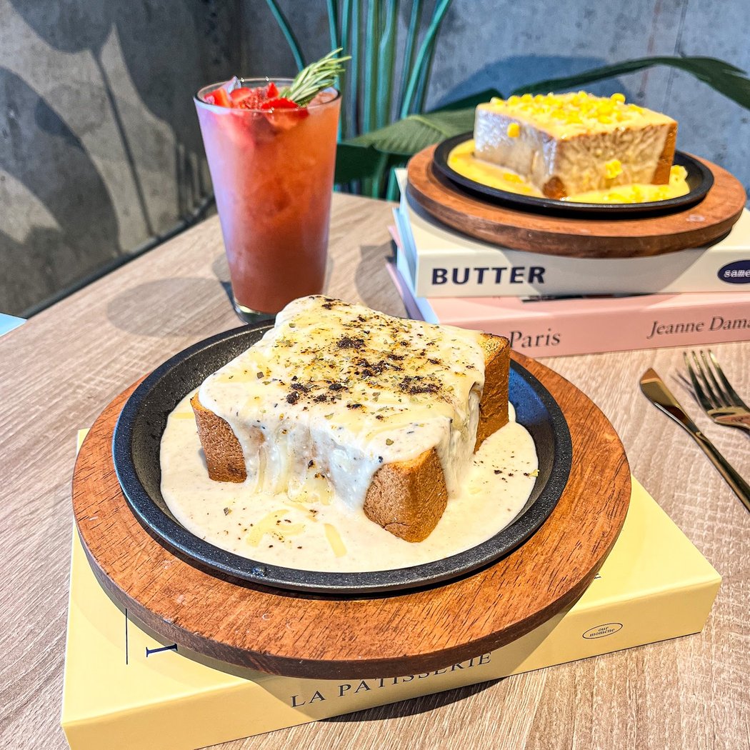 A Buttercup Dessert House 1