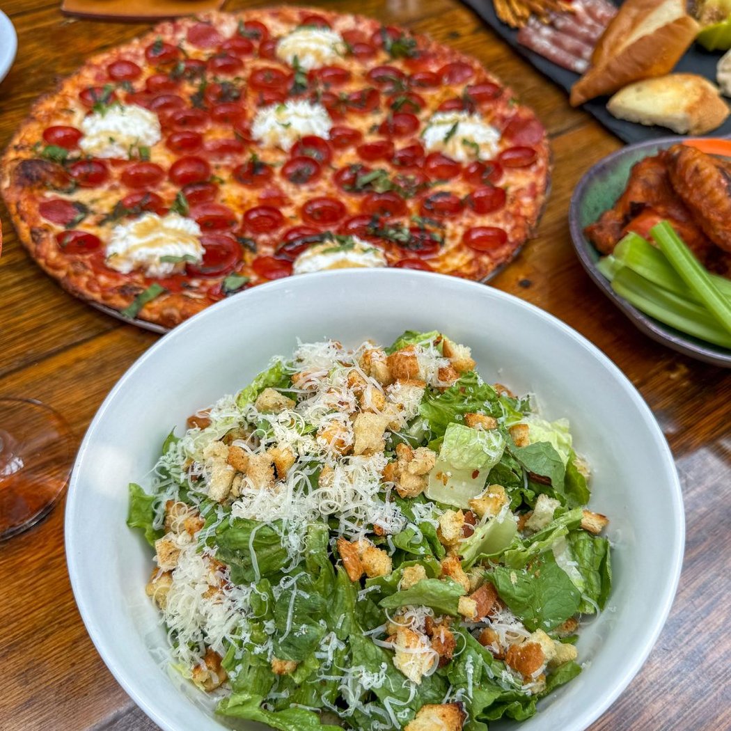Paradise Park | Pizza & Patio 3