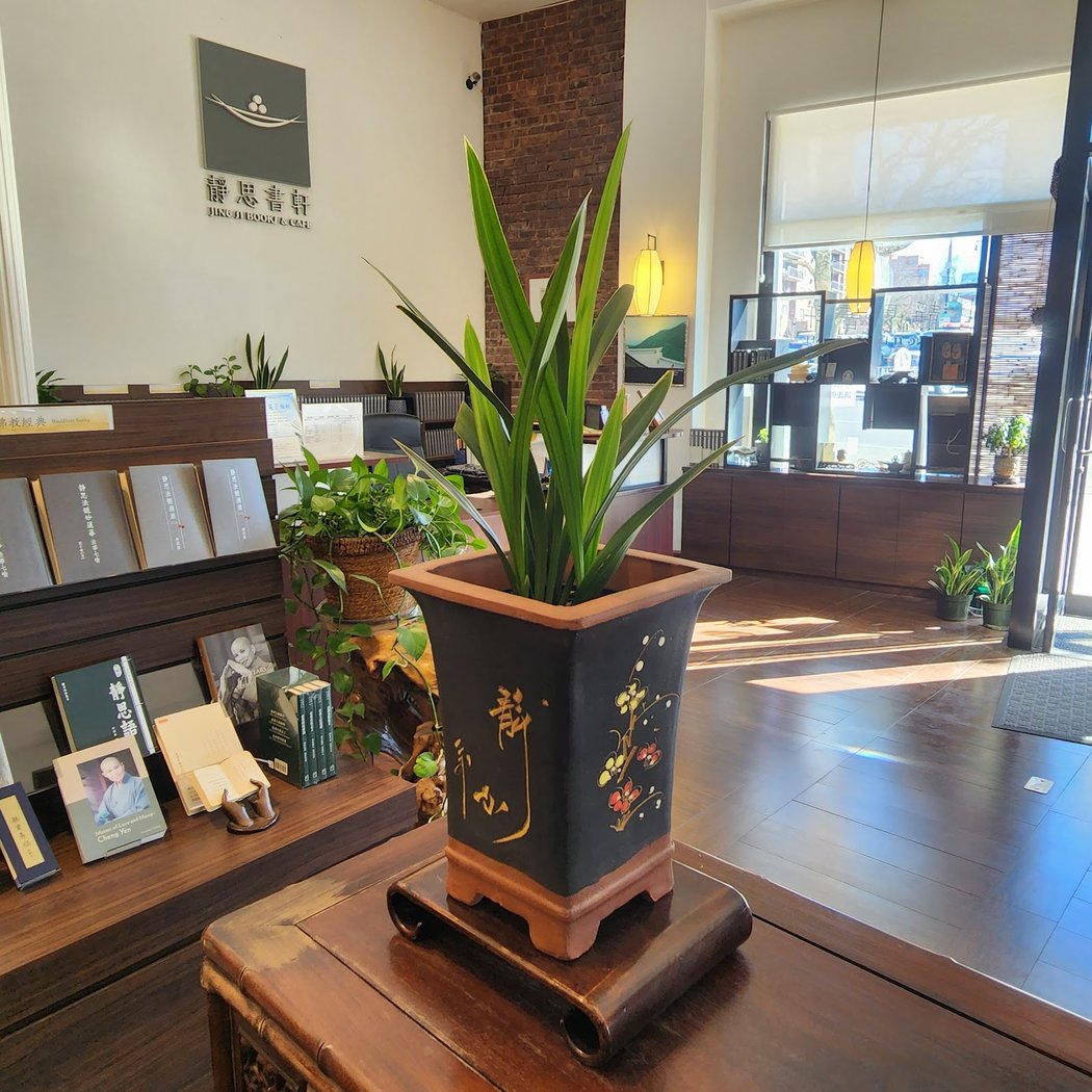 Jing-Si Books & Cafe (New York) 3