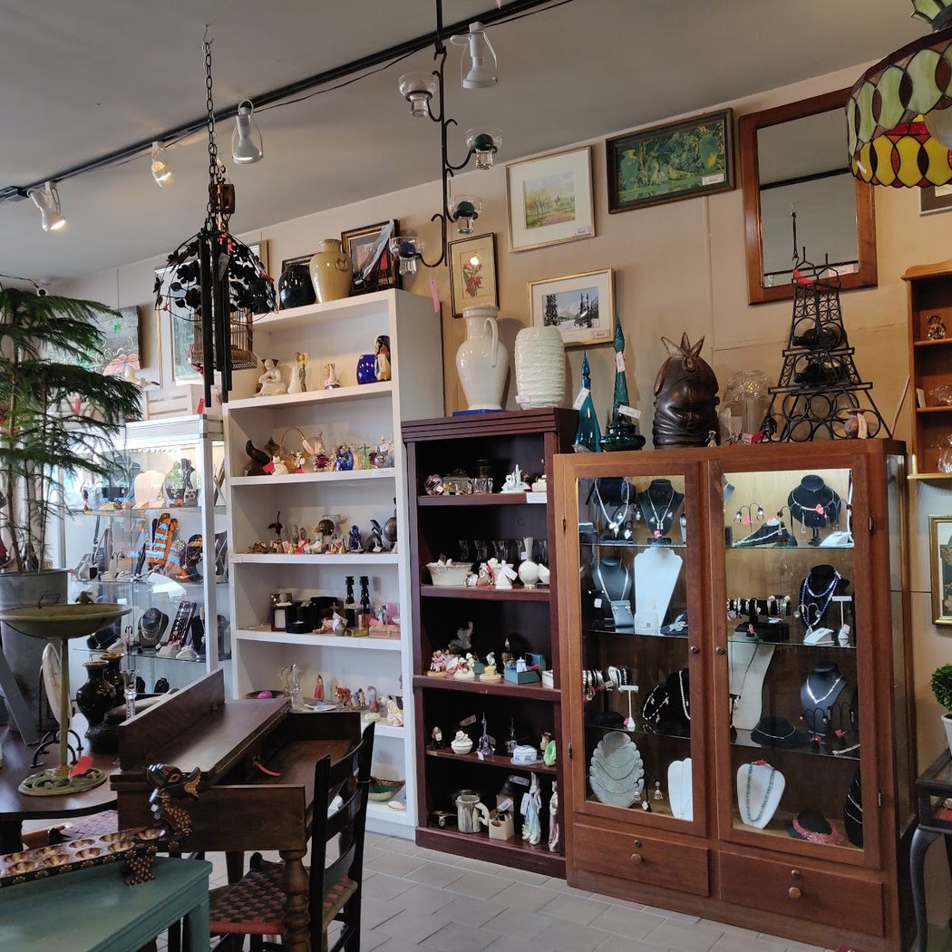 Glenna's Rescued Treasures, LLC 3