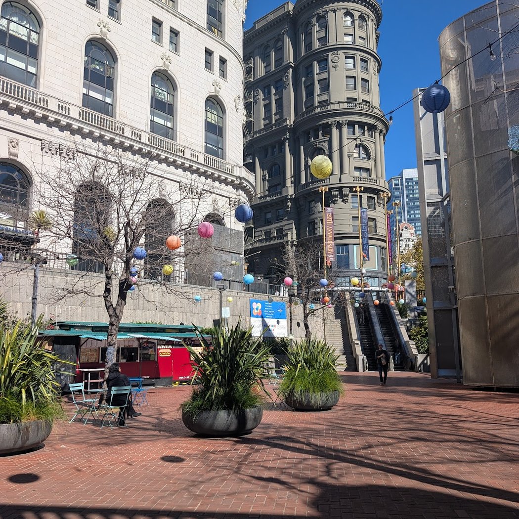 San Francisco Scavenger Hunt with Pub & Cafe Stops 4