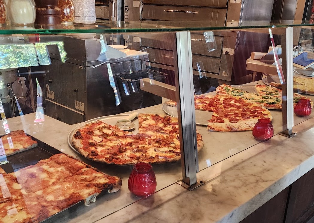 Artichoke Basille's Pizza 3