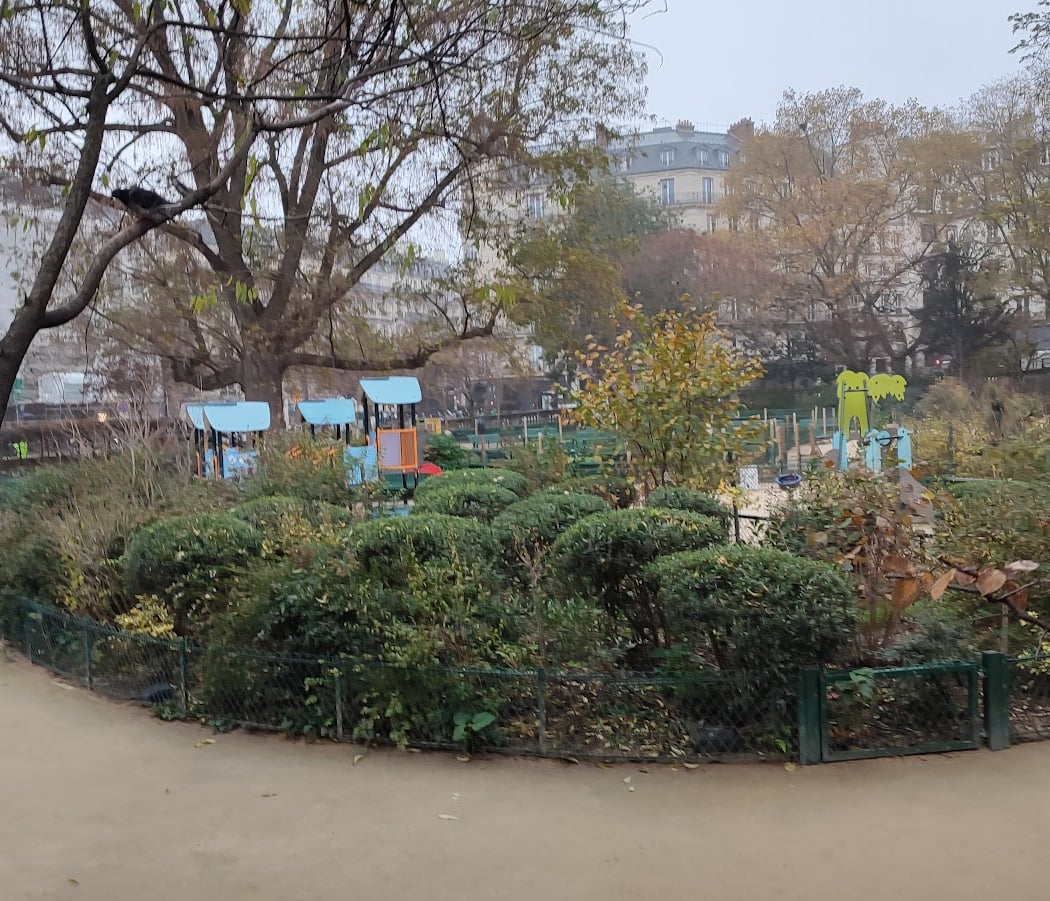 Square d'Estienne d'Orves 2