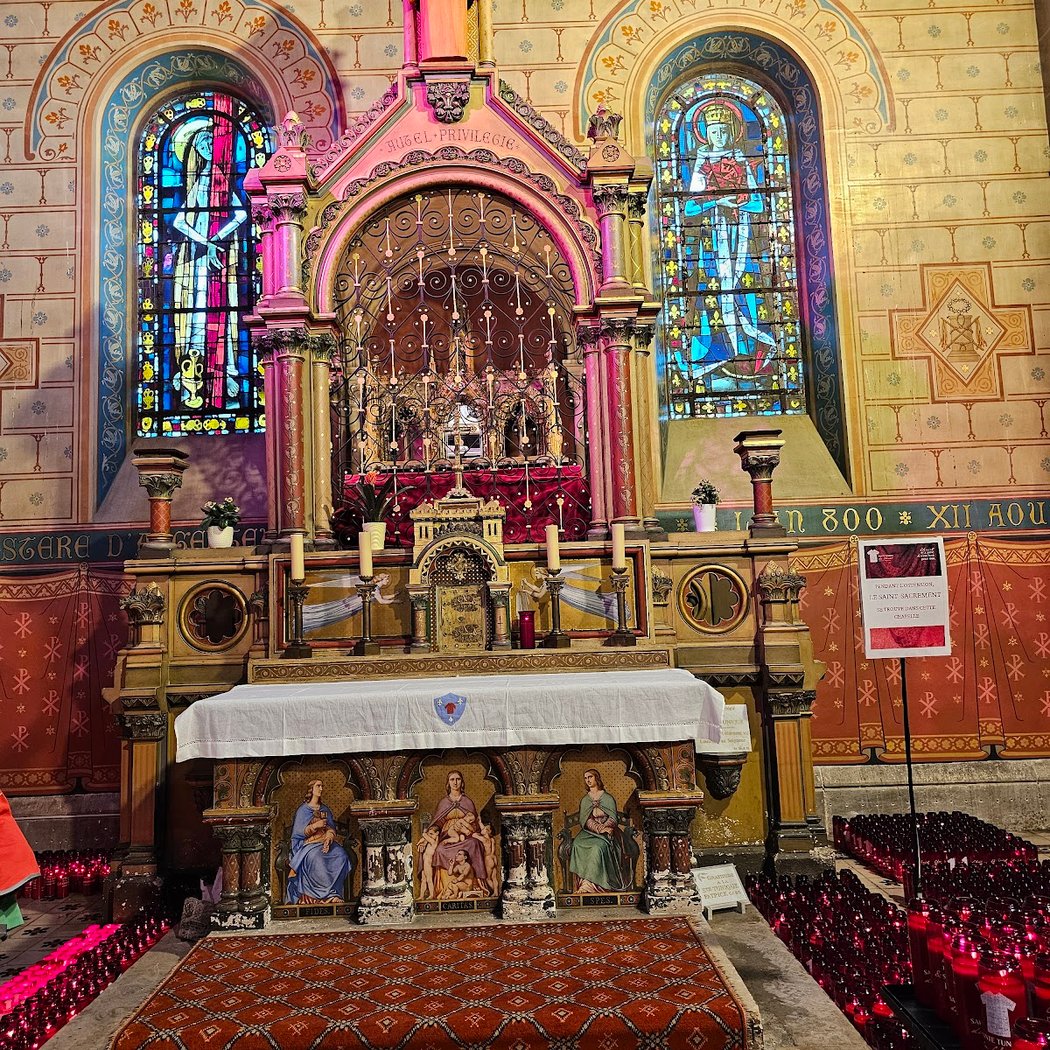 Basilique de la Sainte Tunique du Christ 3
