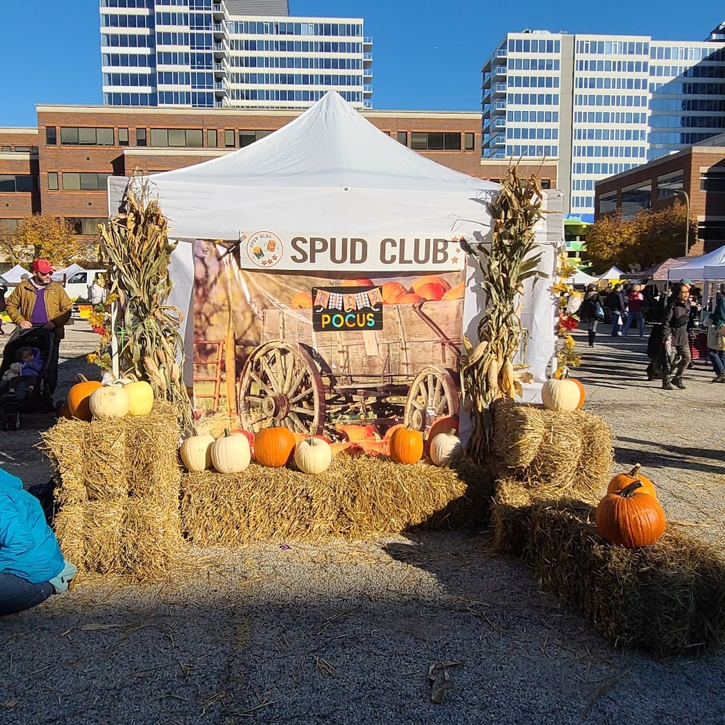 Saturday Farmers Market at Maple Avenue 3