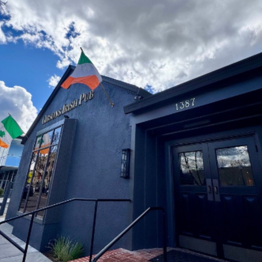 Gibson's Irish Pub 4