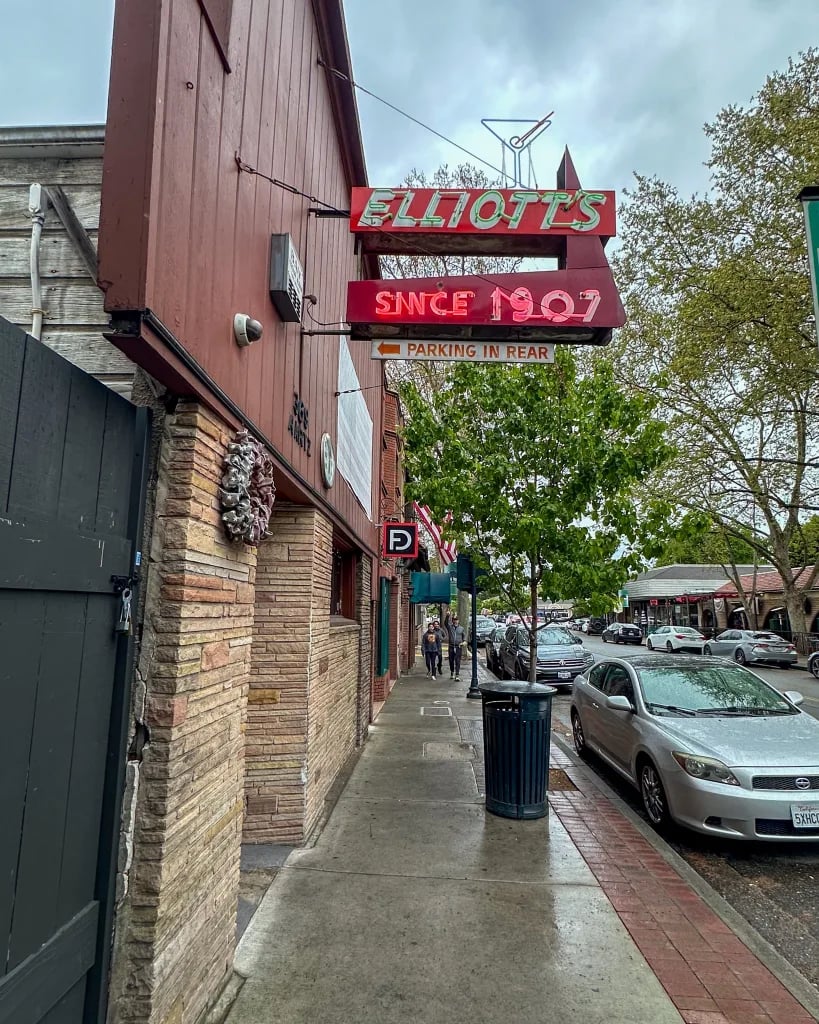 Elliott's 2