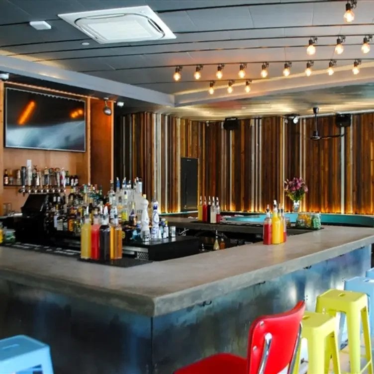 Corner Social 2