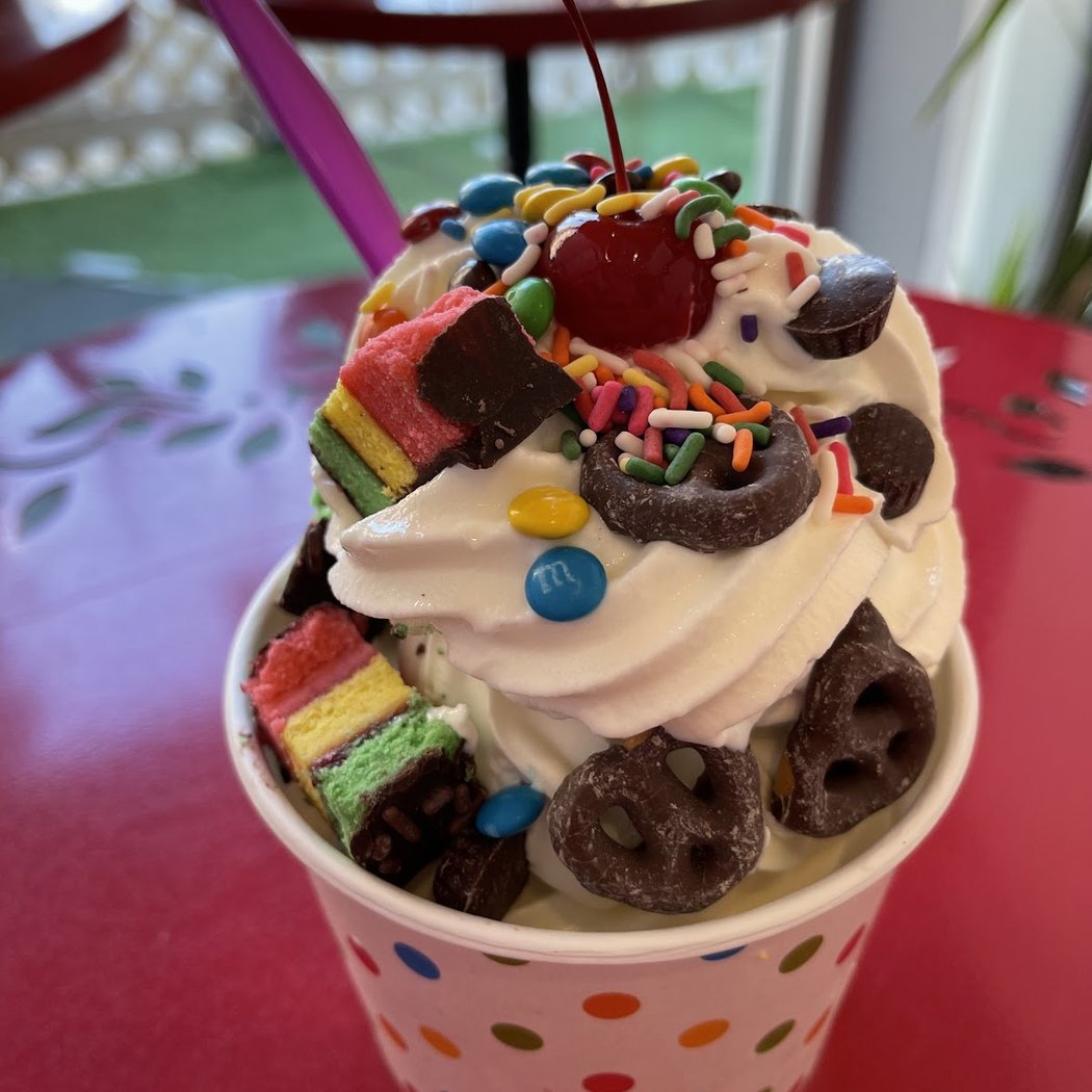 Twist It Top It Frozen Yogurt & Cafe 1