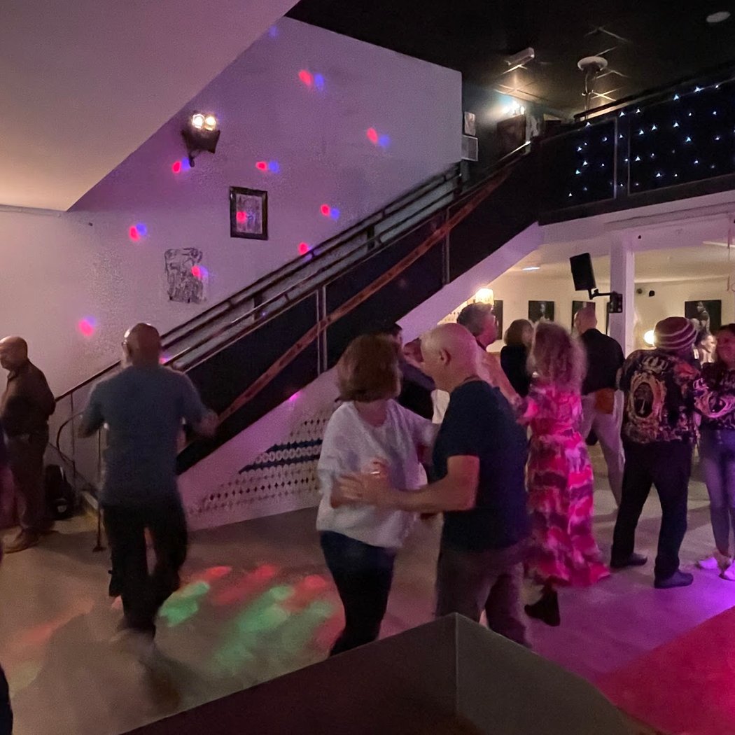 Live Music and Tasting Events at Phileas Fogg 1
