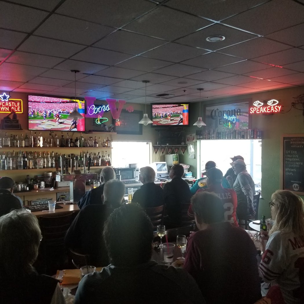 Mariners Point Bar 1
