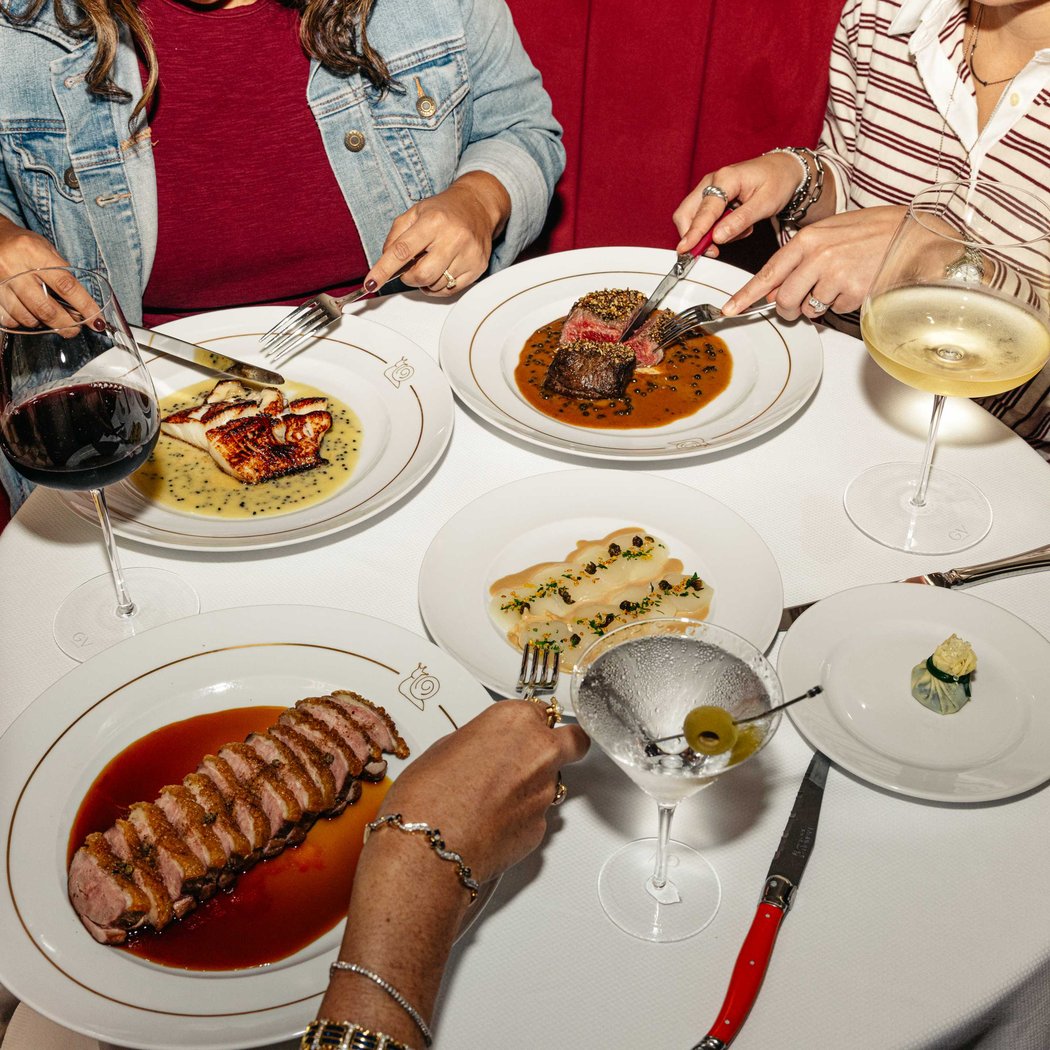 Le Tout Va Bien - French Restaurant 2