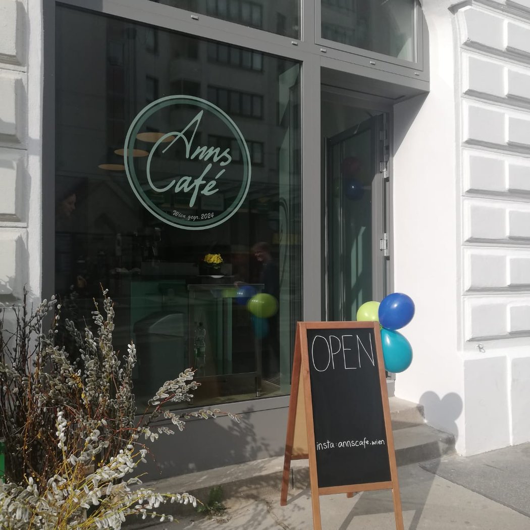 Anns Café 2