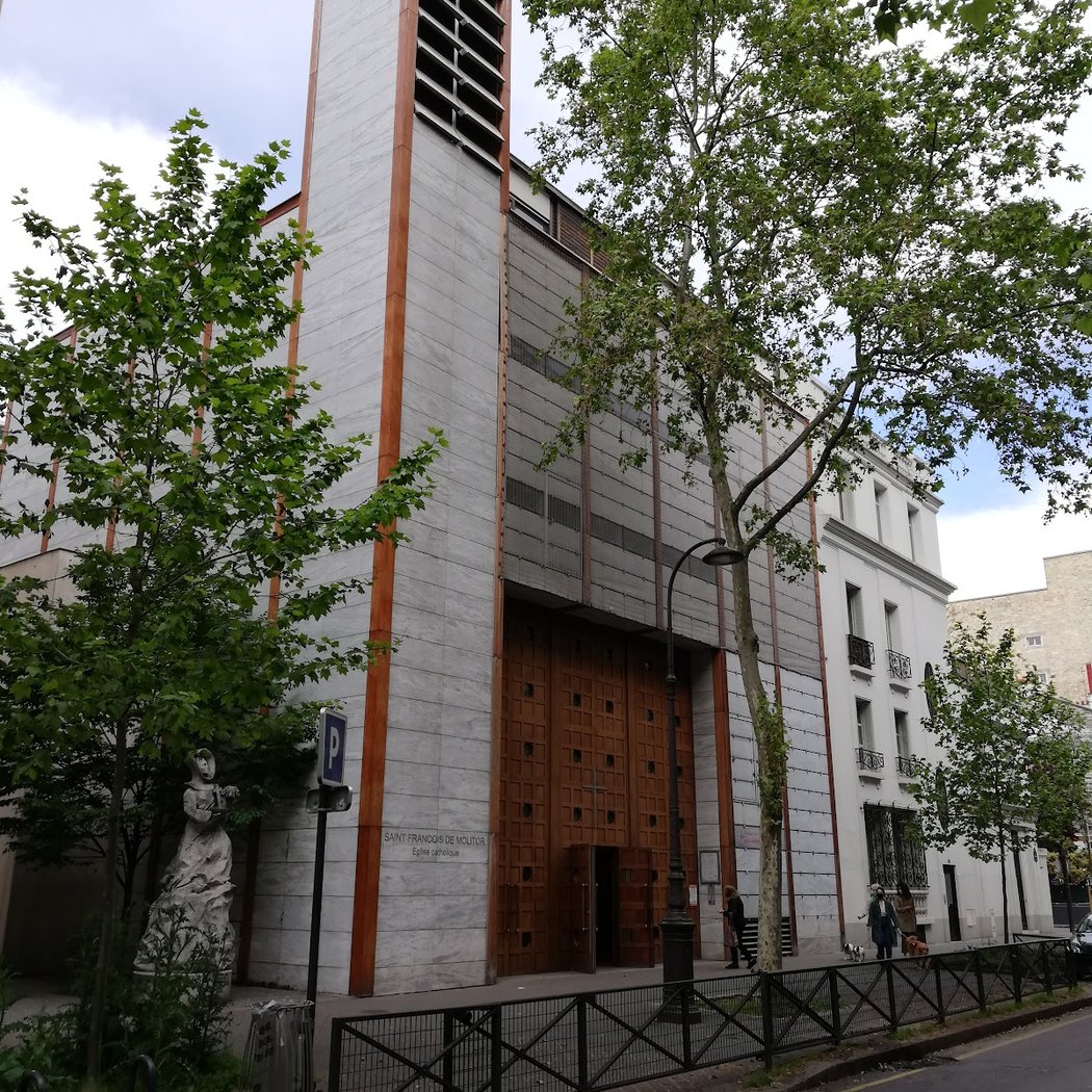 Church of Saint-François de Molitor 3
